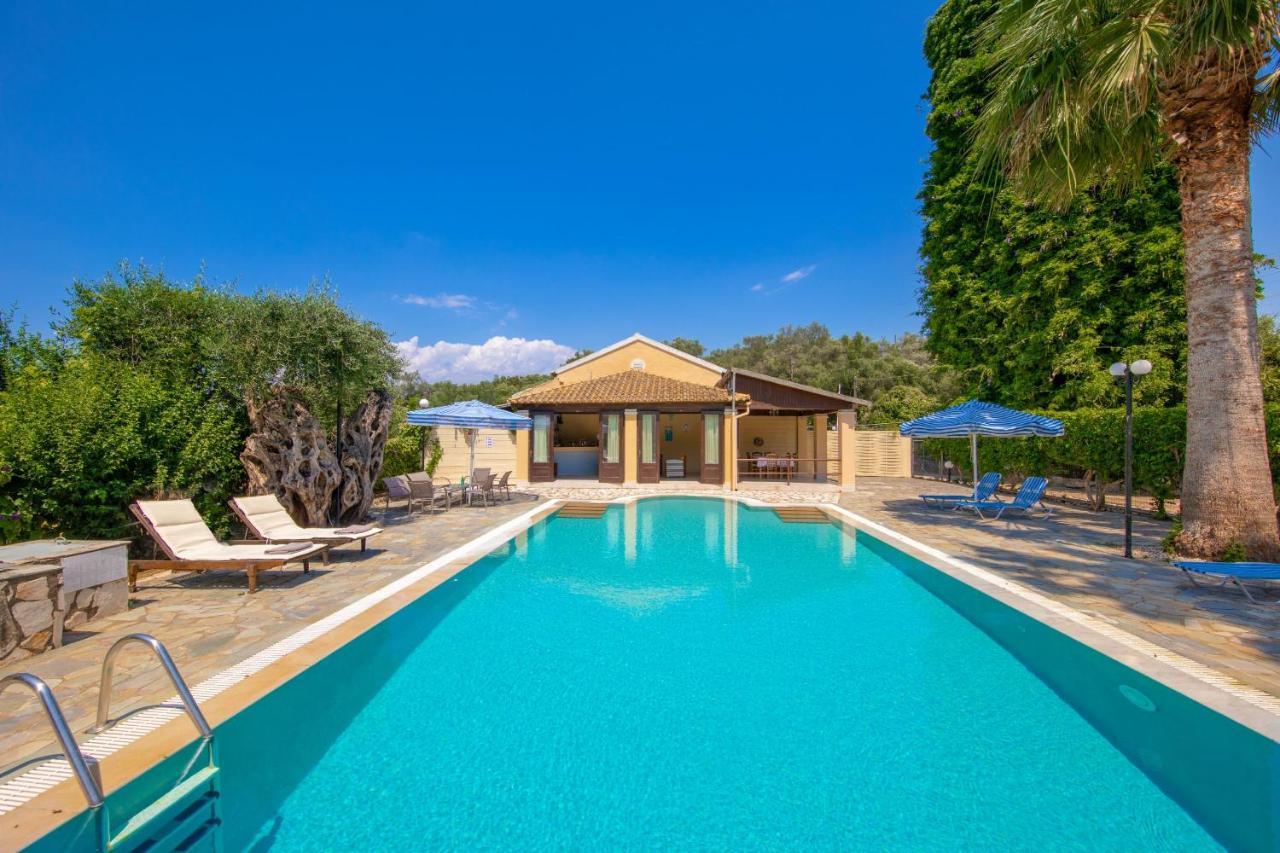 Villa Lianolia Peritheia Exteriör bild